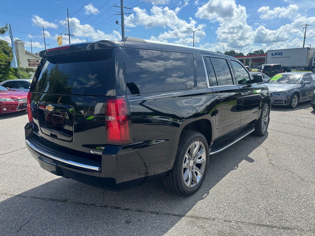 2017 Chevrolet Suburban Image 5