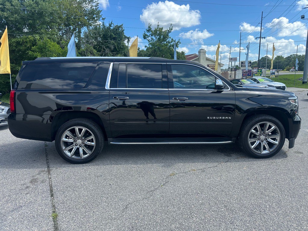 2017 Chevrolet Suburban Image 6