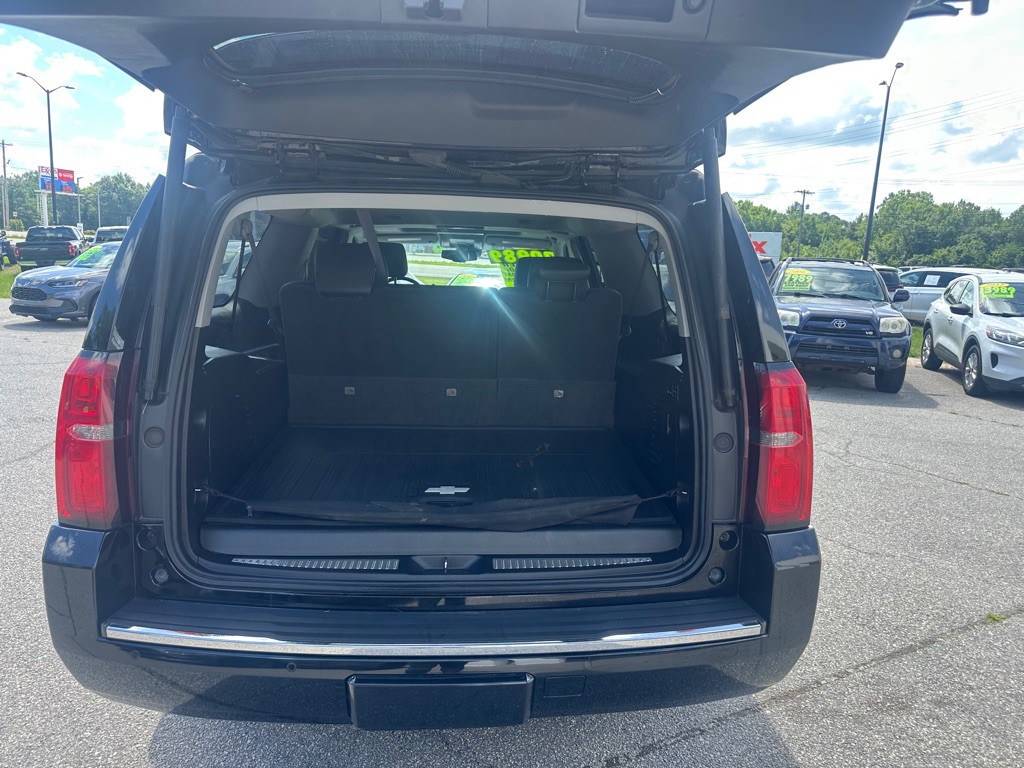 2017 Chevrolet Suburban Image 10