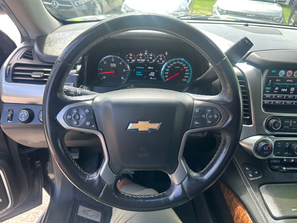 2017 Chevrolet Suburban Image 16