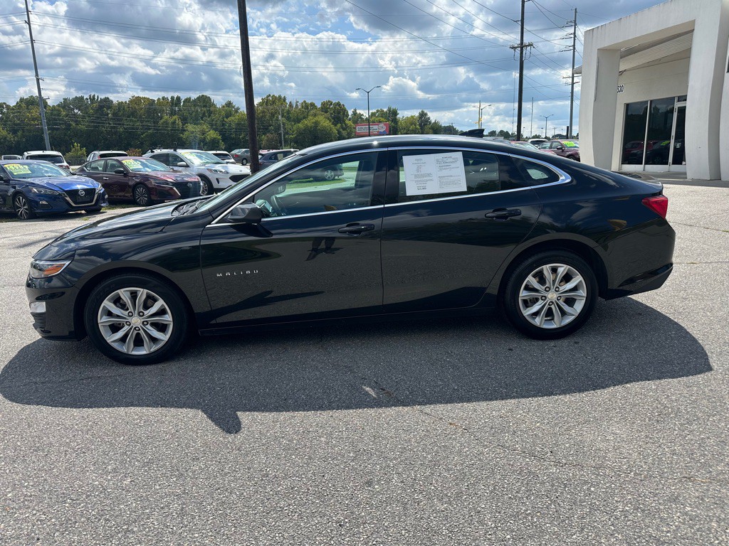 2025 Chevrolet Malibu Image 2