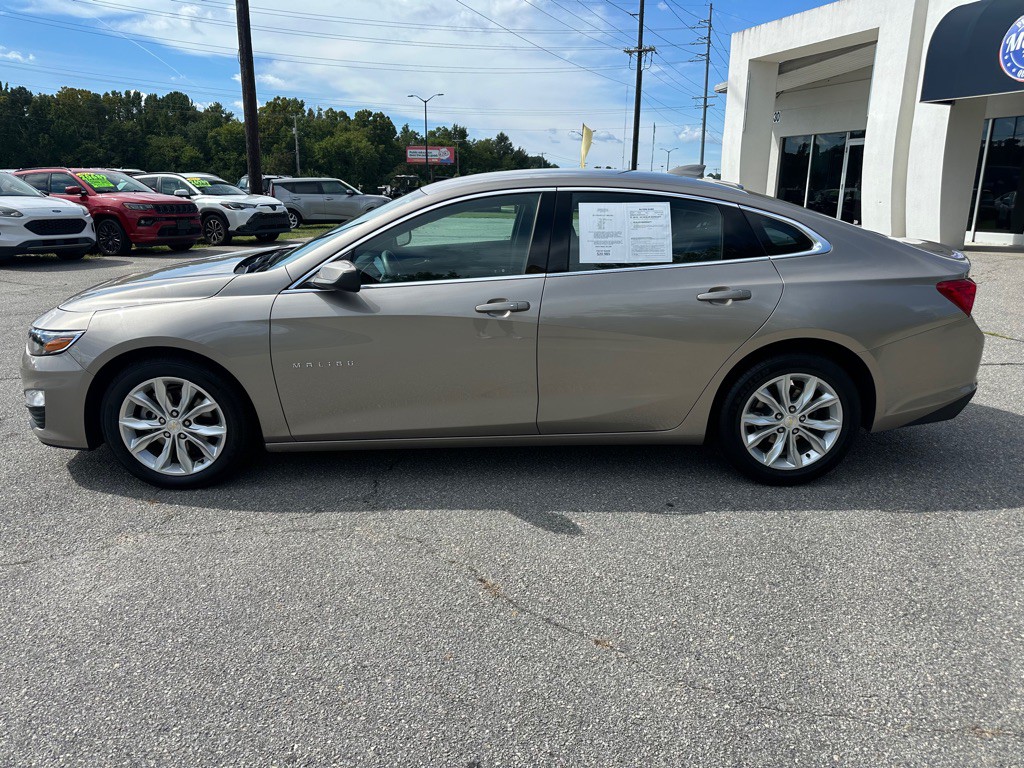 2025 Chevrolet Malibu Image 2