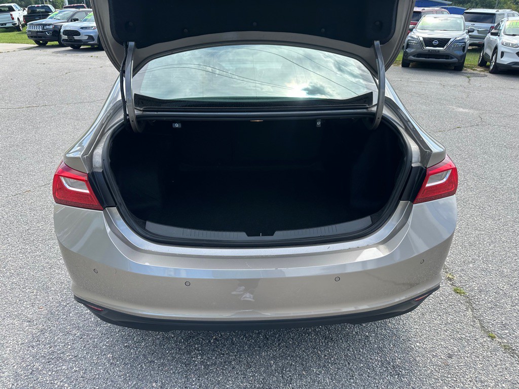 2025 Chevrolet Malibu Image 10