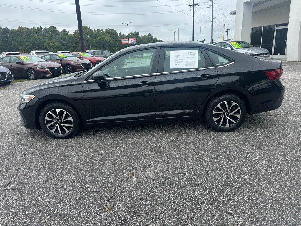 2024 Volkswagen Jetta Image 2