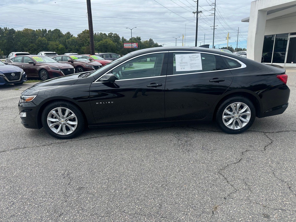 2025 Chevrolet Malibu Image 2