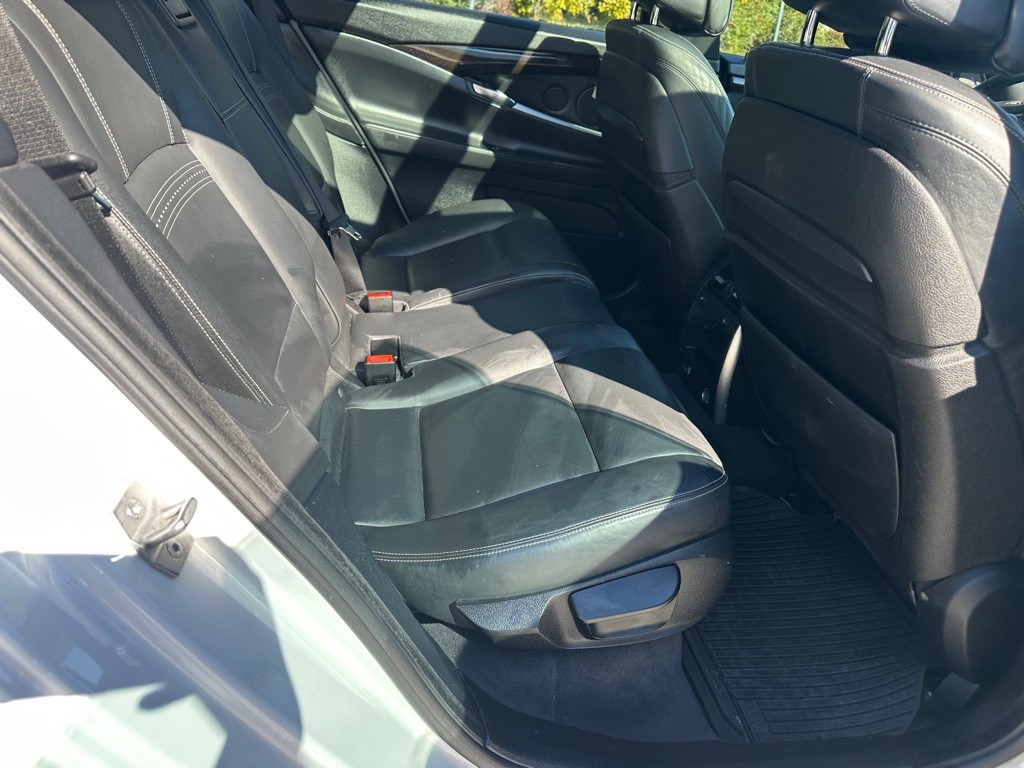 2015 BMW 5 Series Image 23