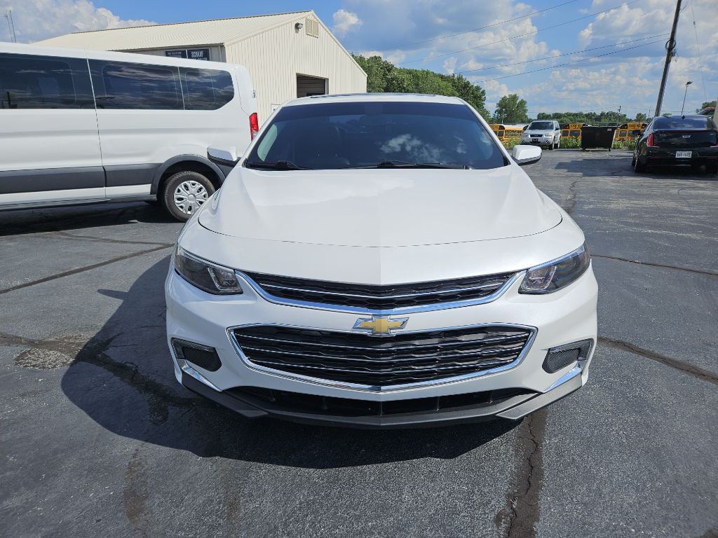 2017 Chevrolet Malibu Image 2