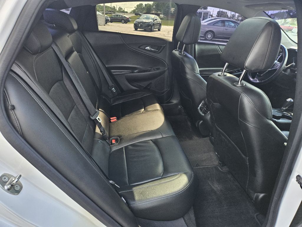2017 Chevrolet Malibu Image 12