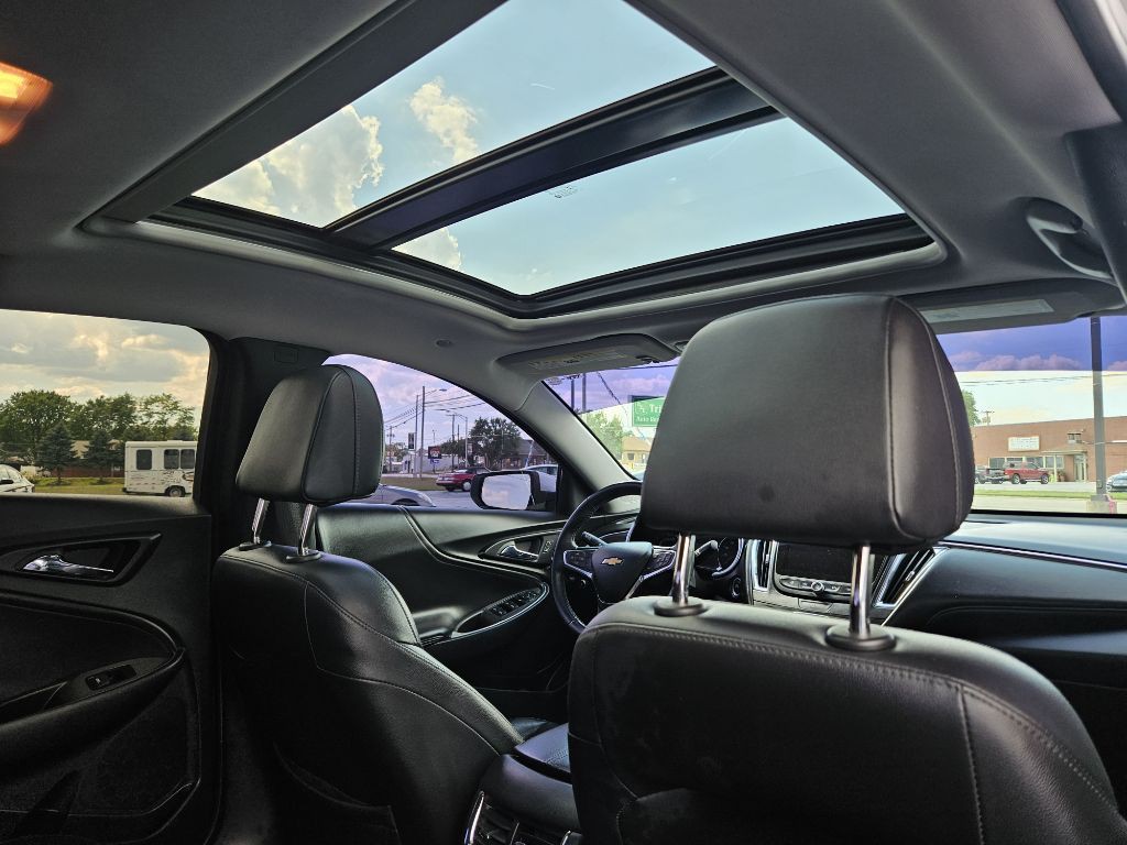 2017 Chevrolet Malibu Image 14