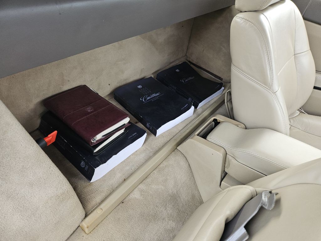1993 Cadillac Allante Image 14