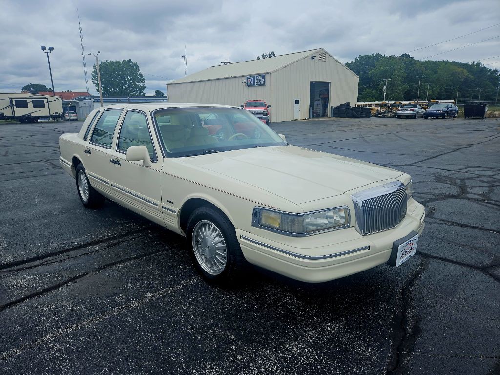 1995 Lincoln Town Car Image 3