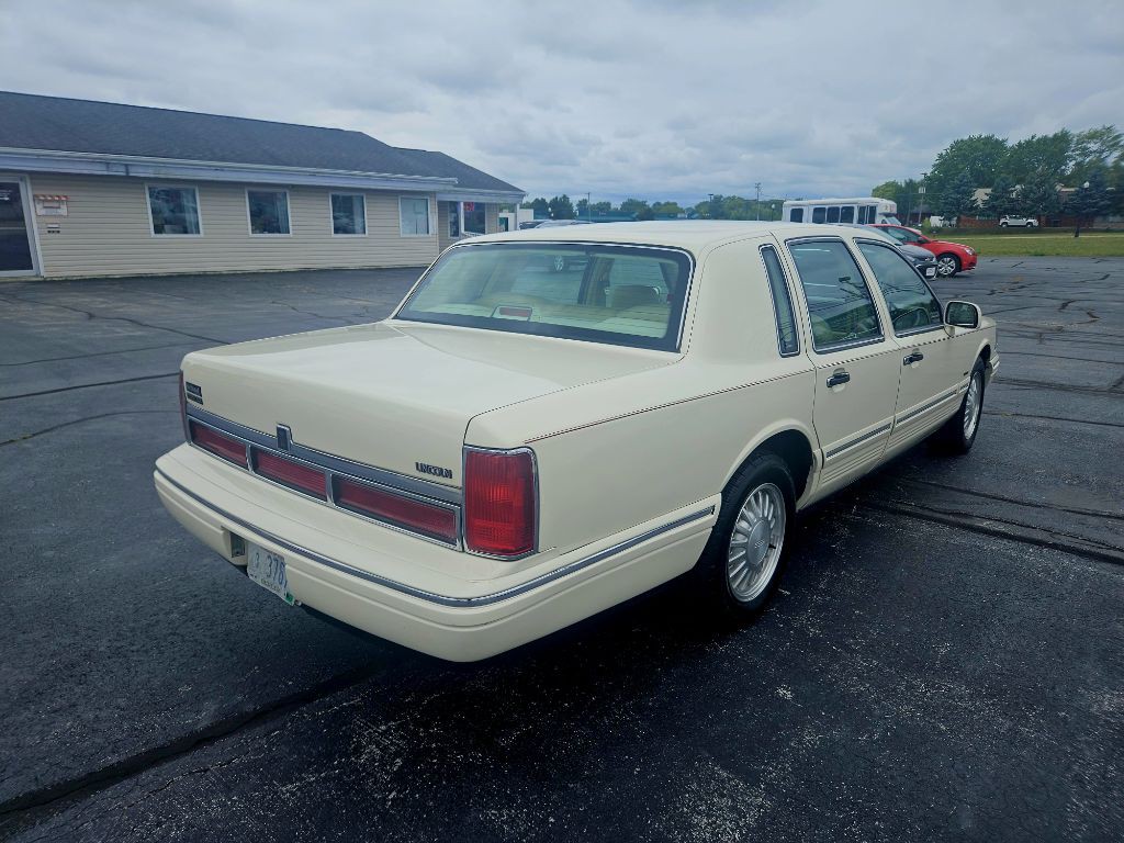 1995 Lincoln Town Car Image 5