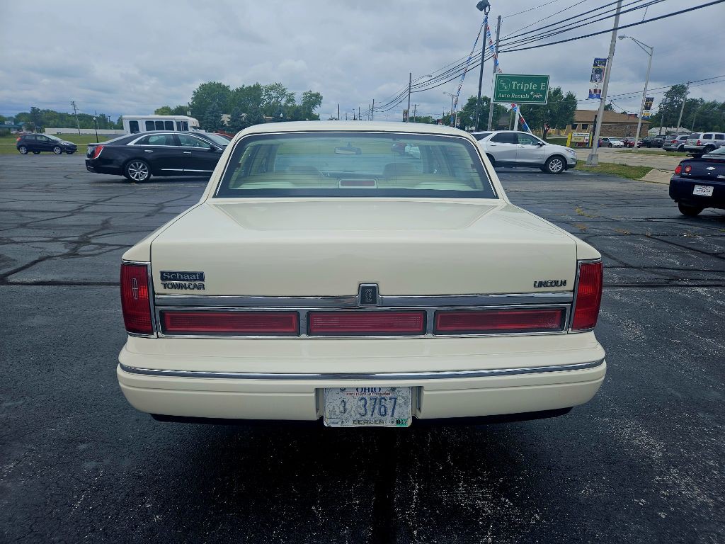 1995 Lincoln Town Car Image 6