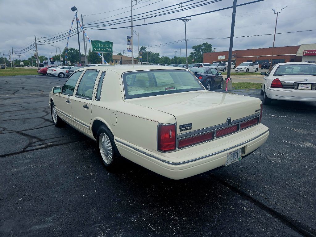 1995 Lincoln Town Car Image 7