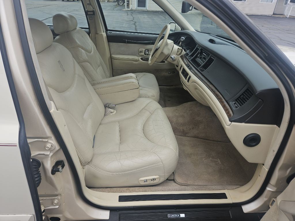 1995 Lincoln Town Car Image 11