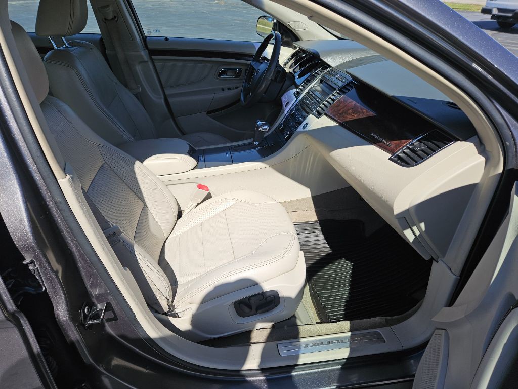 2012 Ford Taurus Image 11