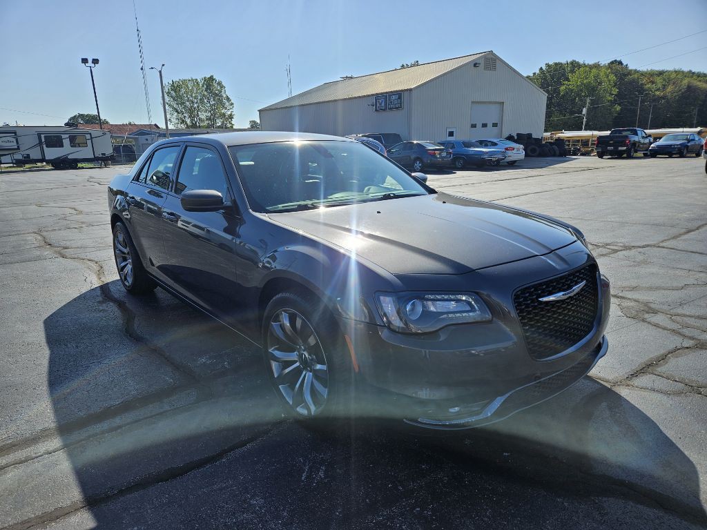 2017 Chrysler 300 Image 3