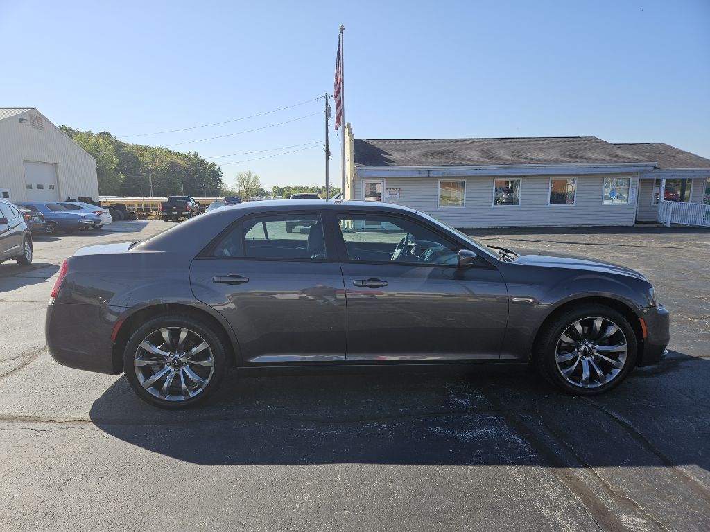 2017 Chrysler 300 Image 5
