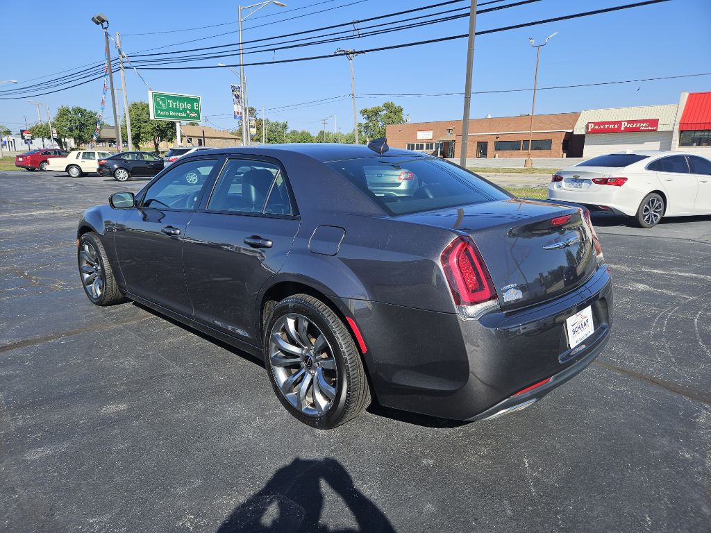 2017 Chrysler 300 Image 7