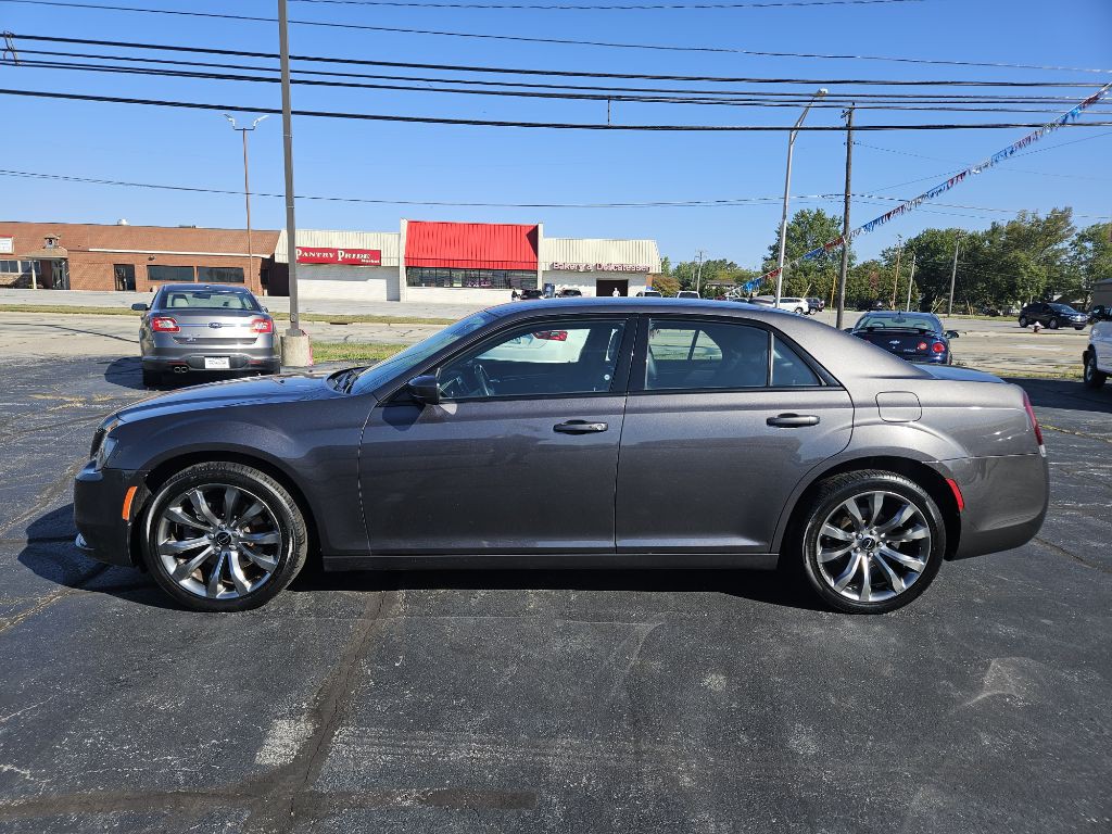 2017 Chrysler 300 Image 8