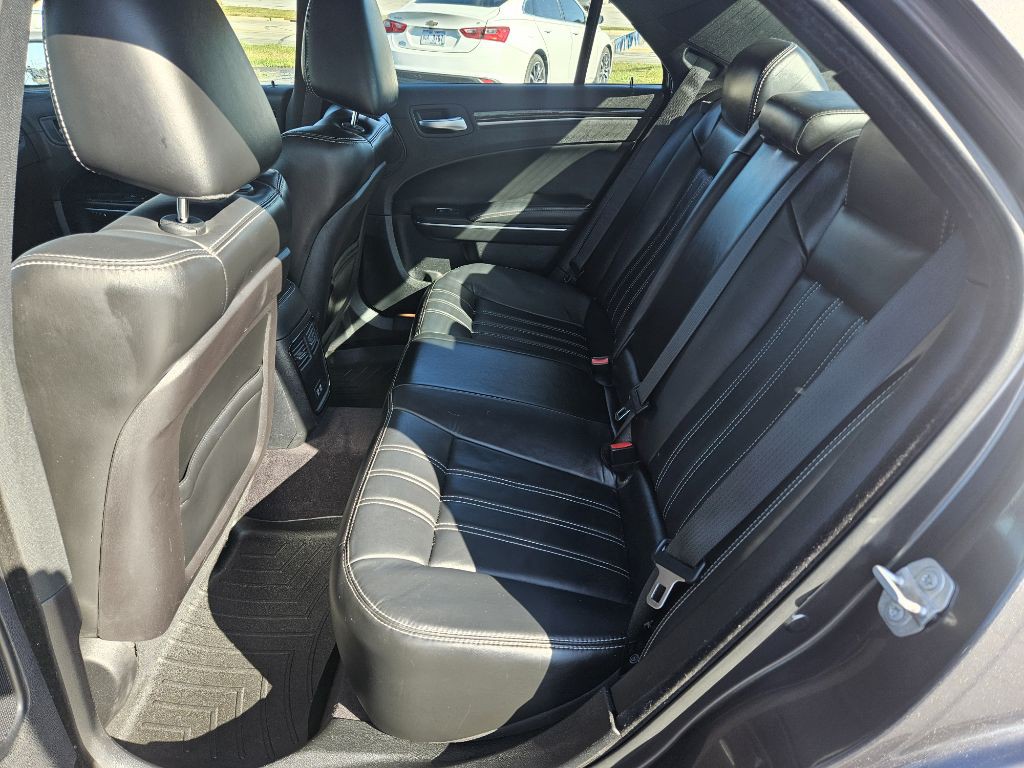 2017 Chrysler 300 Image 10