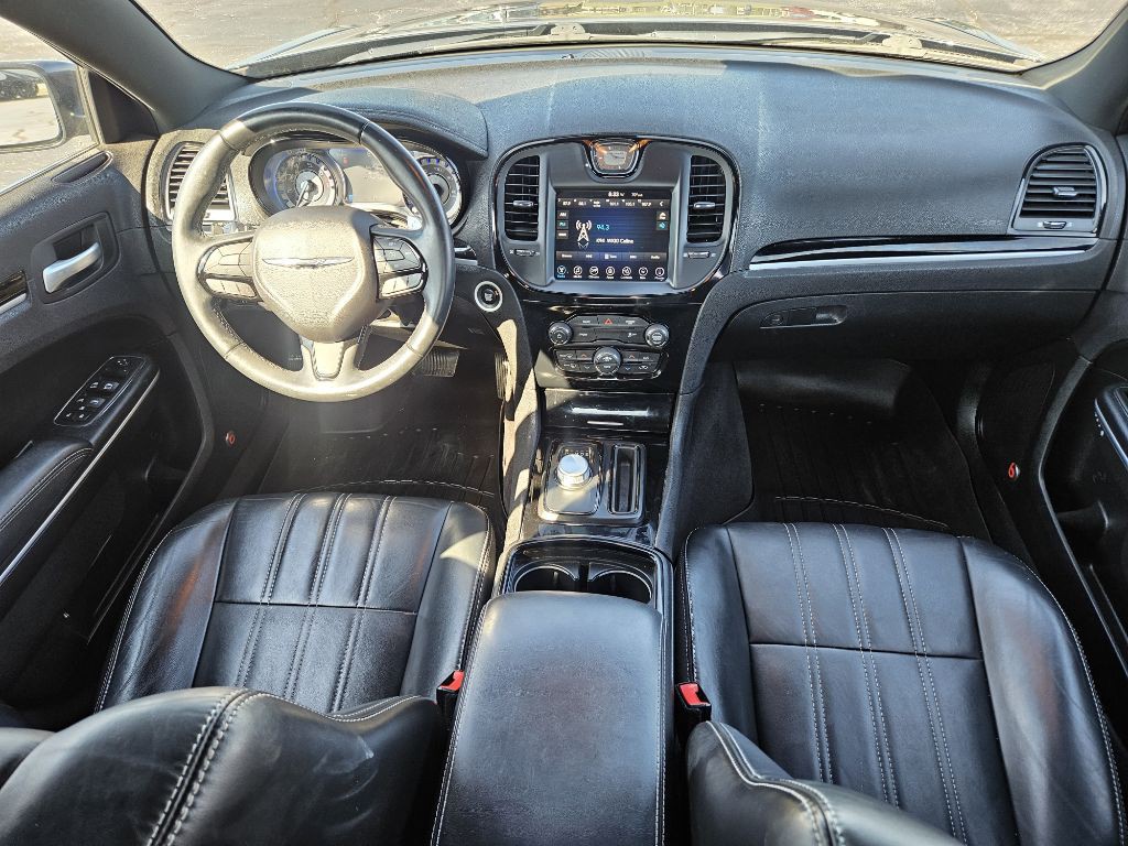 2017 Chrysler 300 Image 13