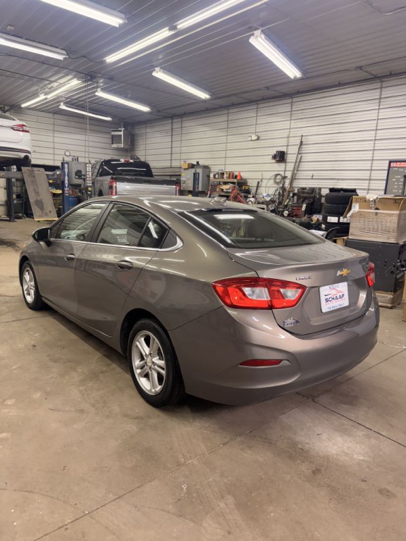 2017 Chevrolet Cruze Image 2