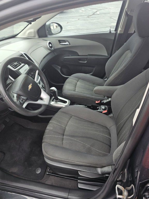 2017 Chevrolet Sonic Image 4