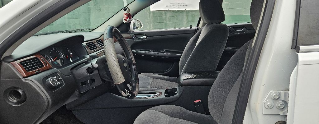 2011 Chevrolet Impala Image 14