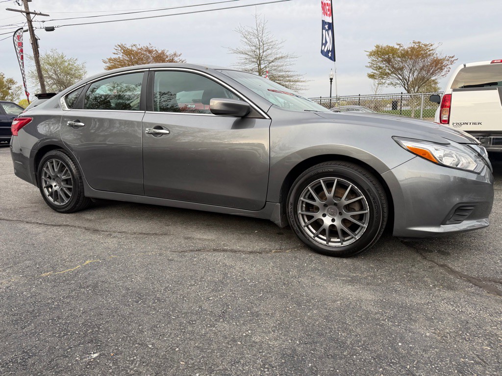 2017 Nissan Altima Image 4