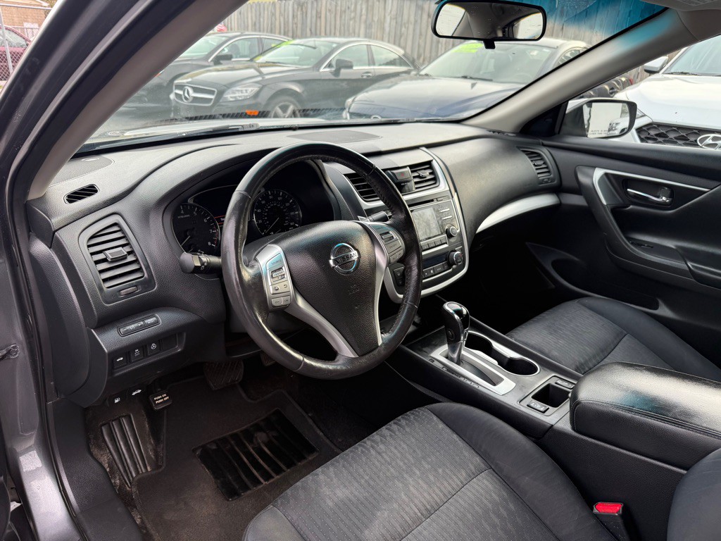 2017 Nissan Altima Image 9