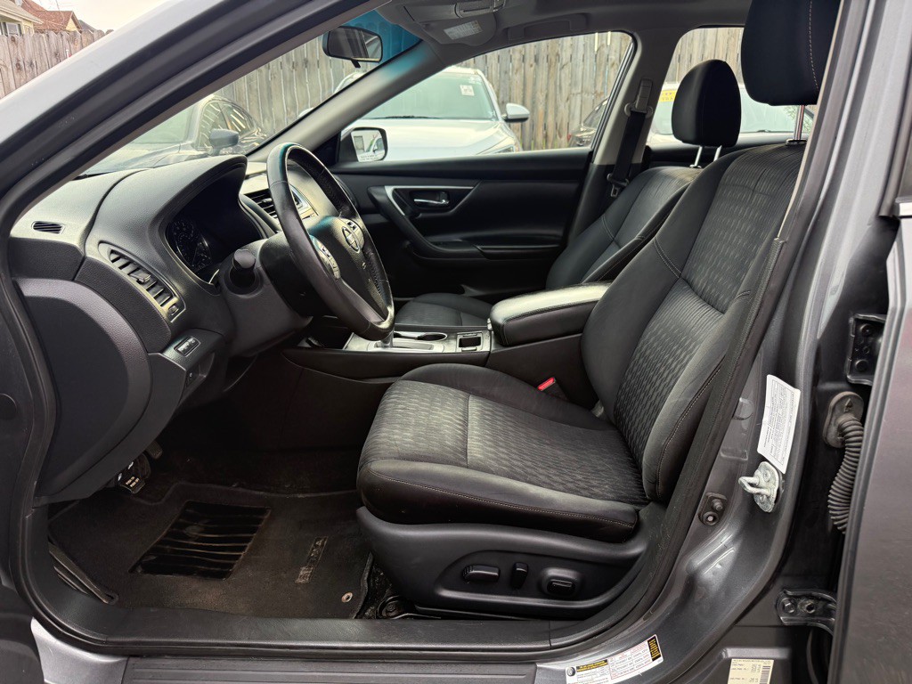 2017 Nissan Altima Image 10