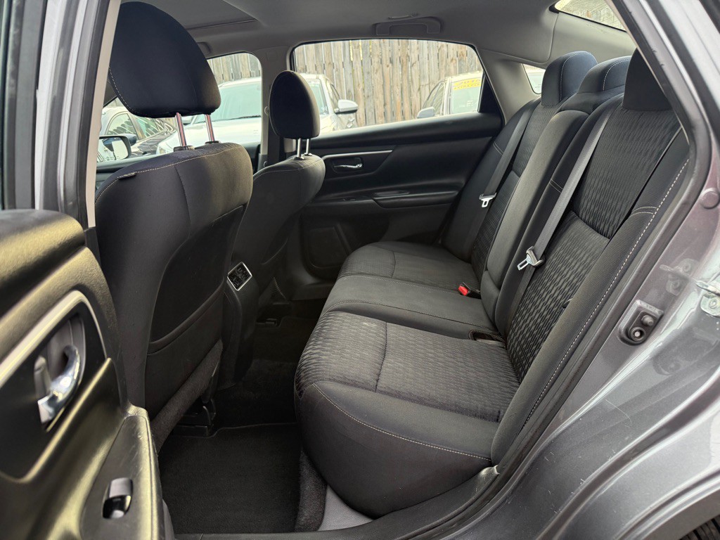 2017 Nissan Altima Image 11