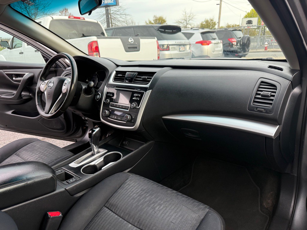 2017 Nissan Altima Image 16