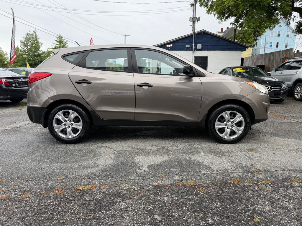 2011 Hyundai Tucson Image 4