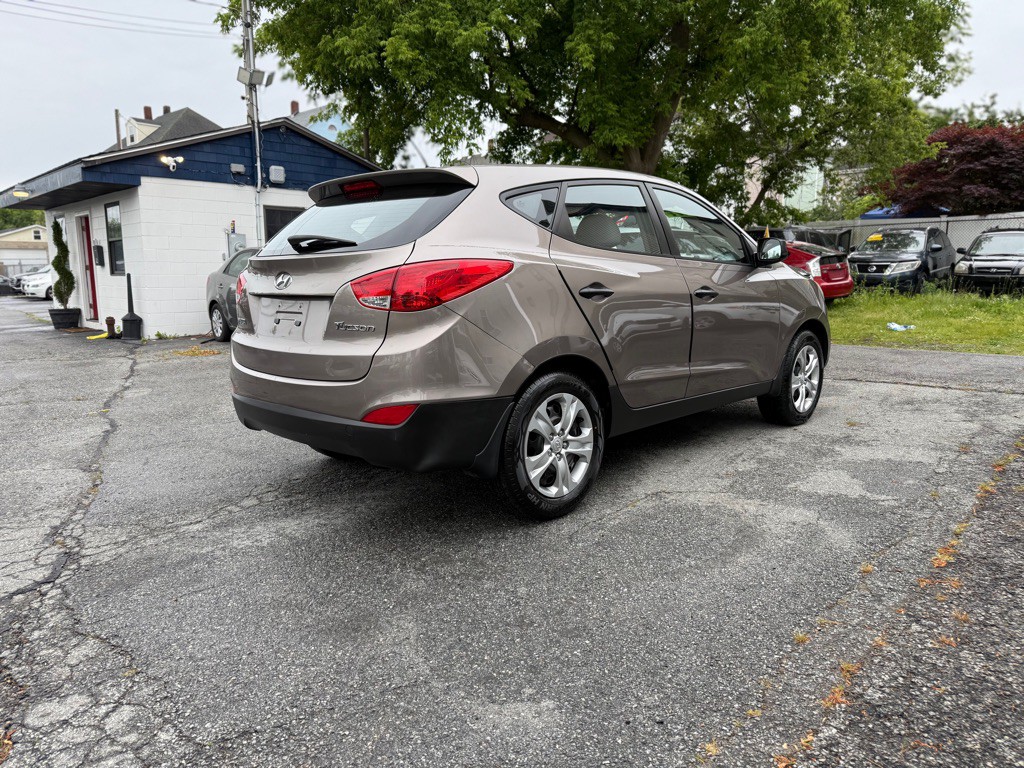 2011 Hyundai Tucson Image 5
