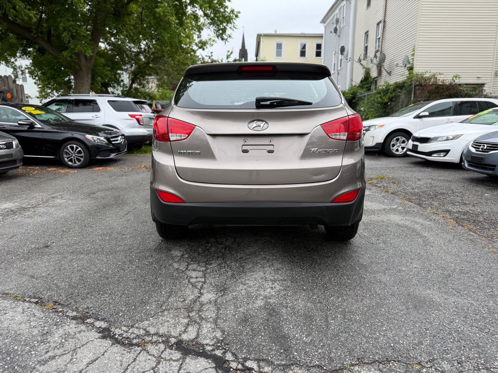 2011 Hyundai Tucson Image 6