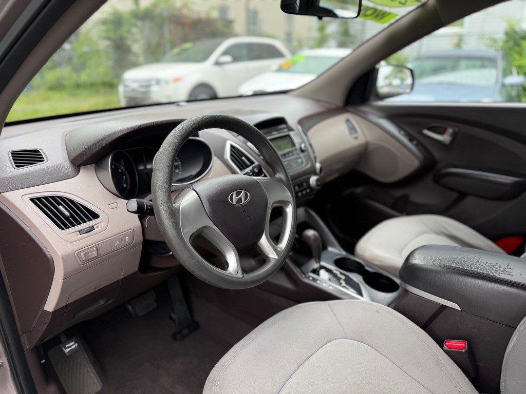 2011 Hyundai Tucson Image 8