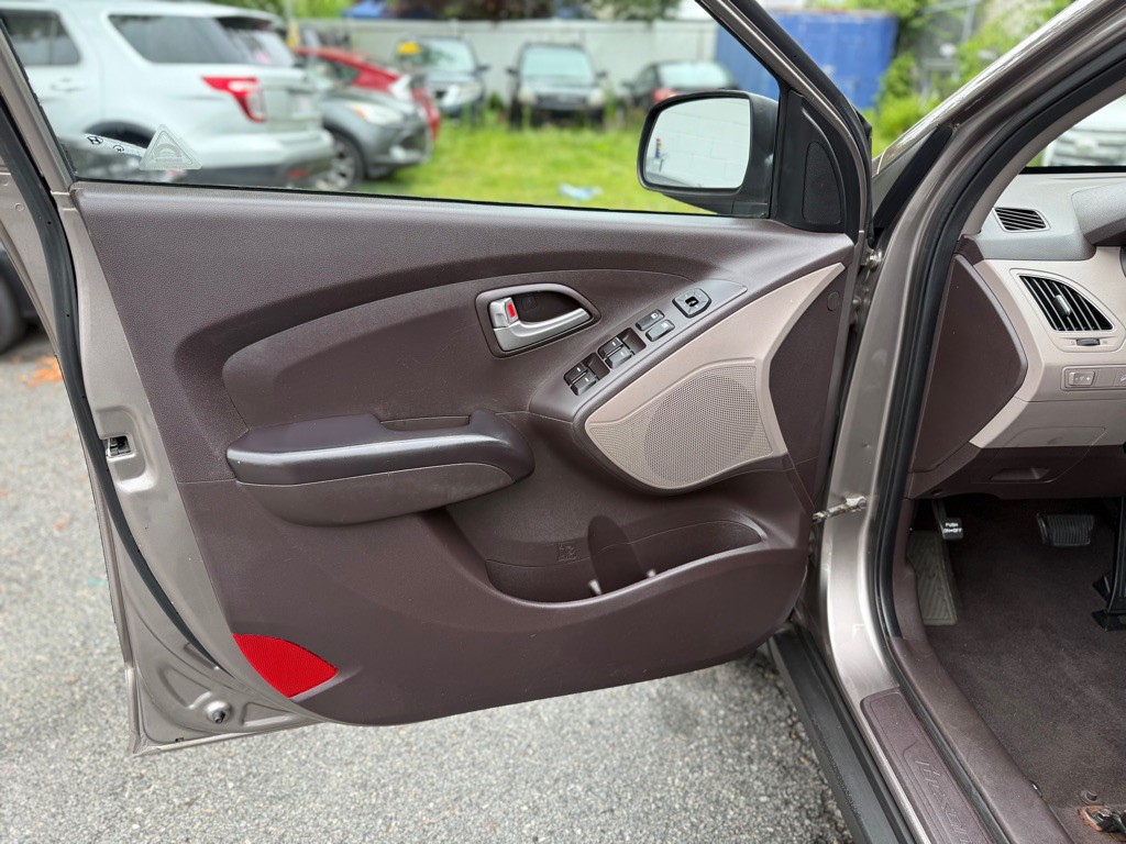 2011 Hyundai Tucson Image 9