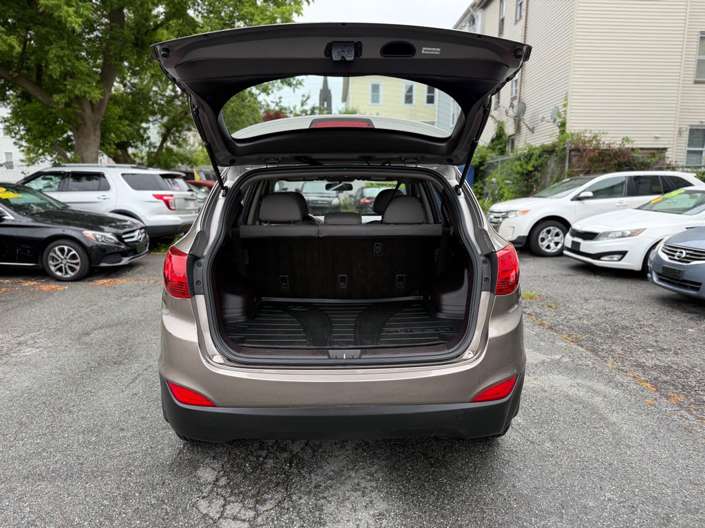 2011 Hyundai Tucson Image 15