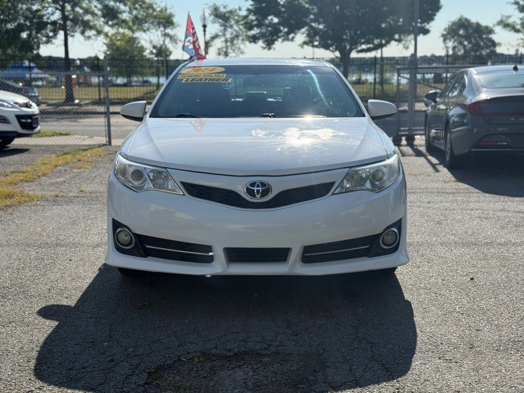 2014 Toyota Camry Image 2