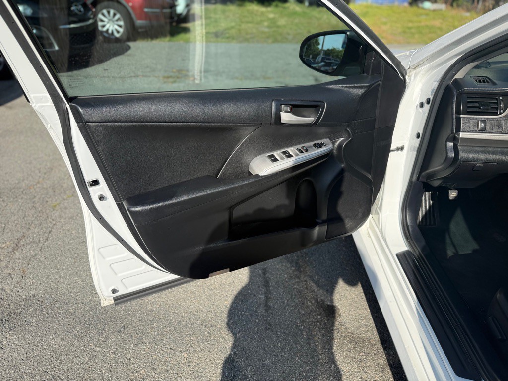 2014 Toyota Camry Image 9
