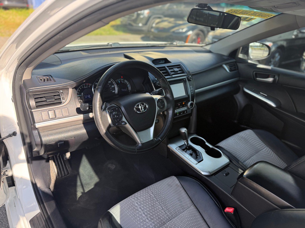2014 Toyota Camry Image 10