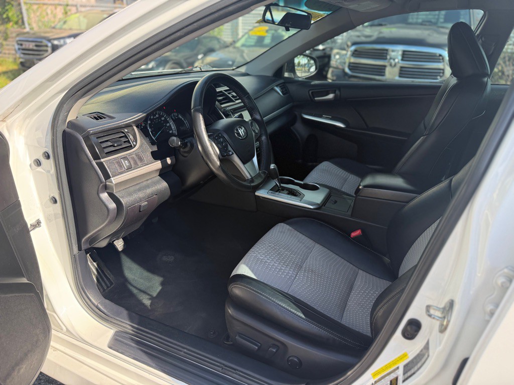 2014 Toyota Camry Image 11