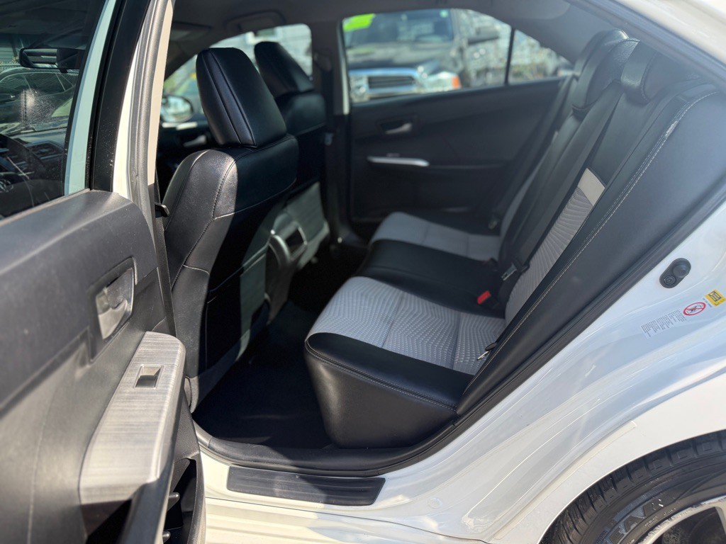 2014 Toyota Camry Image 12