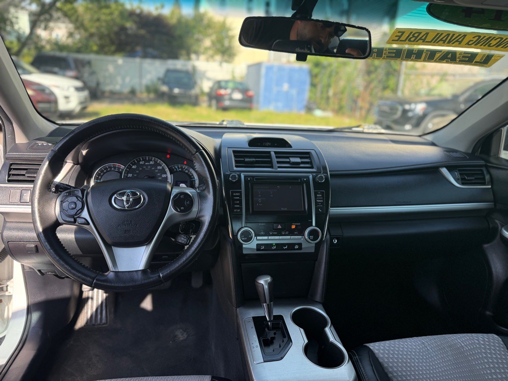 2014 Toyota Camry Image 13