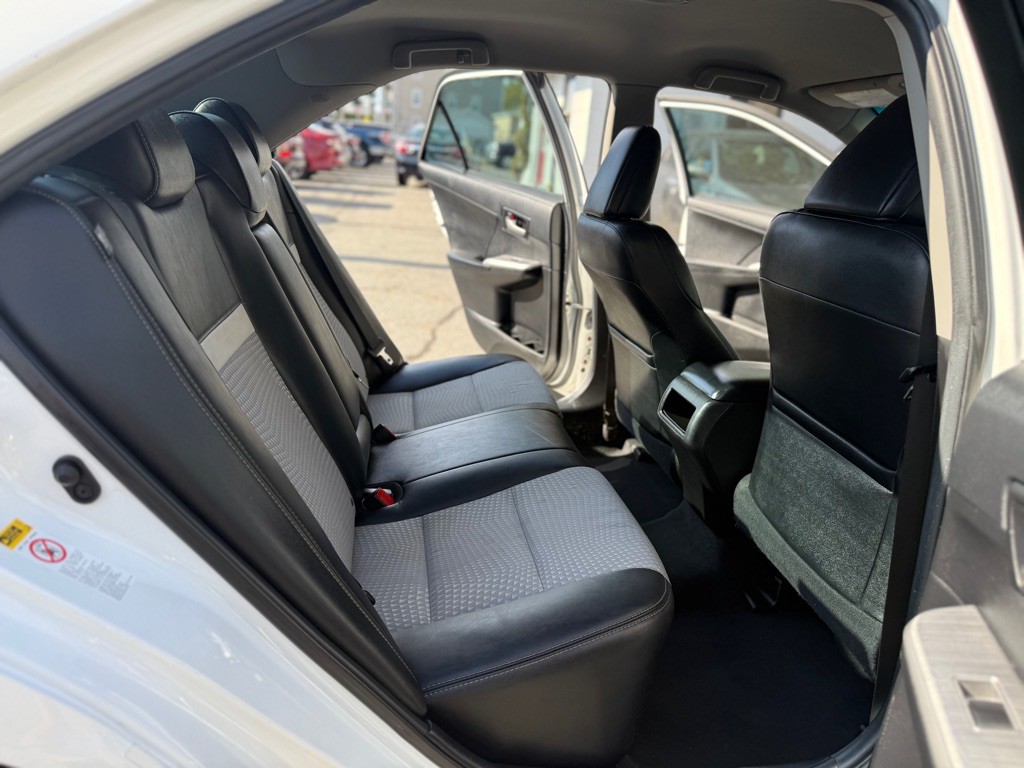 2014 Toyota Camry Image 14