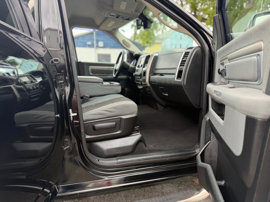 2014 RAM 1500 Image 9