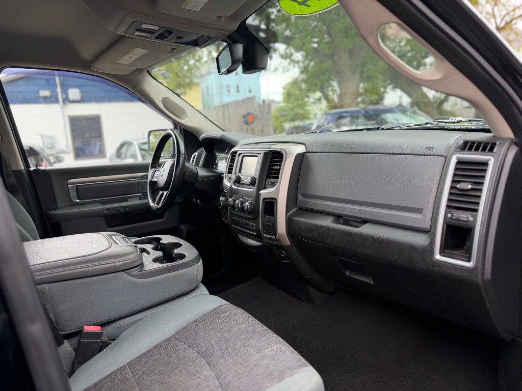 2014 RAM 1500 Image 12