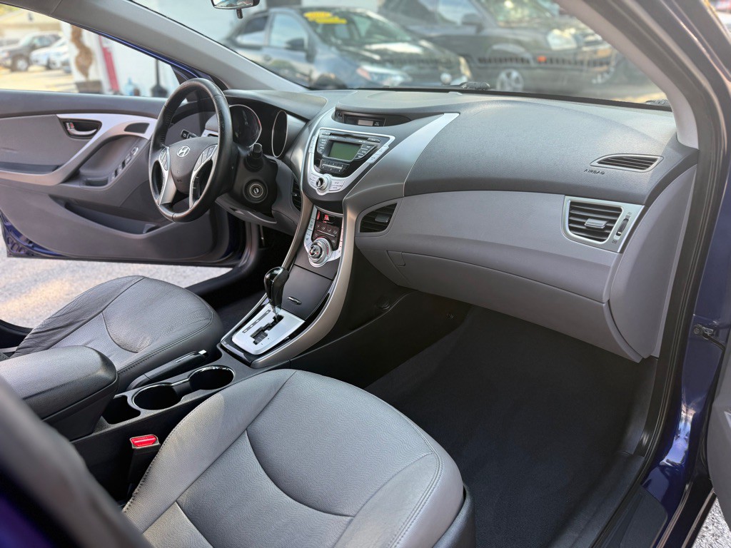 2011 Hyundai Elantra Image 11